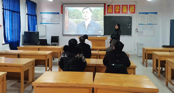 WilliamHill威廉希尔直属党支部集中学习观看                                “贯彻省第十二次党代会精神党员教育电视片”